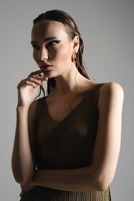 Natural-light beauty portrait in neutral tones